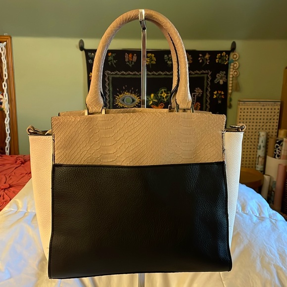 Jones New York Signature Carrie Satchel Bag Black, White and Beige. - Picture 2 of 12